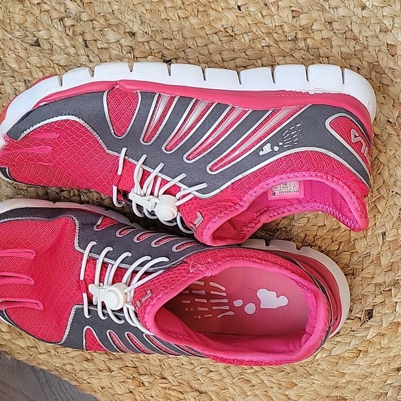 Fila Women's Vibrant Pink and Gray Toe Shoes - Picture 10 of 11